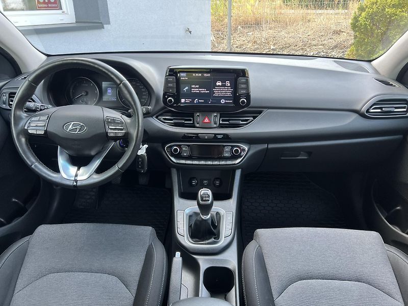 Hyundai i30 (2022) 1.6CRDi 85kW SMART 1.MAJITEL  - fotka 11 z 21
