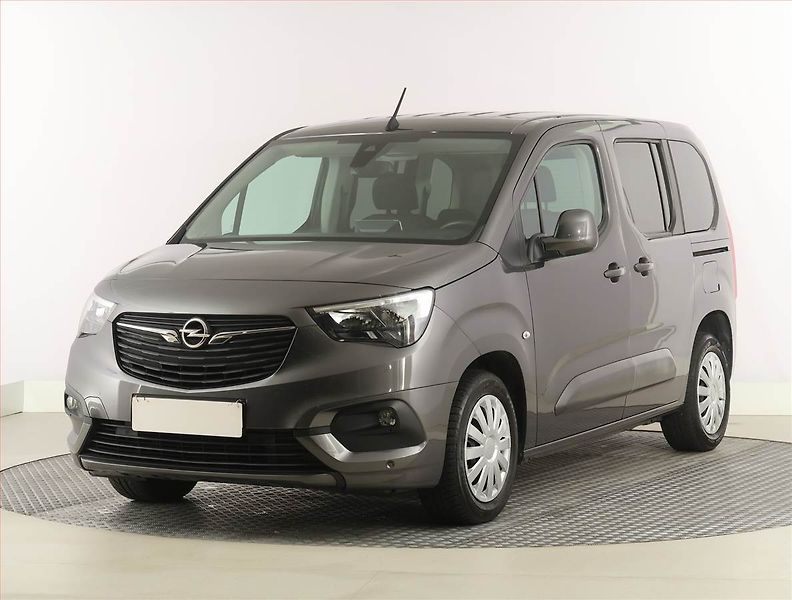 Opel Combo (2019) Enjoy 1.2 Turbo, 7Míst, 1Maj - fotka 2 z 22