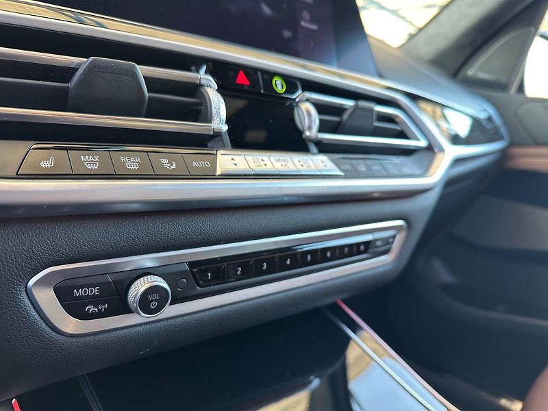 BMW X7 (2021) M50D FINAL EDITION 1/100 - fotka 18 z 43