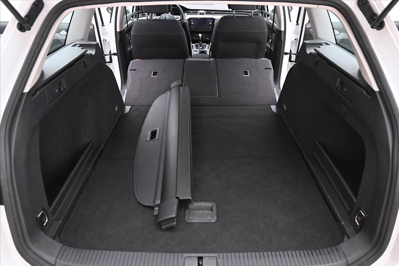Volkswagen Passat 2,0 TDI 110kW DSG Business Zár - fotka 11 z 31
