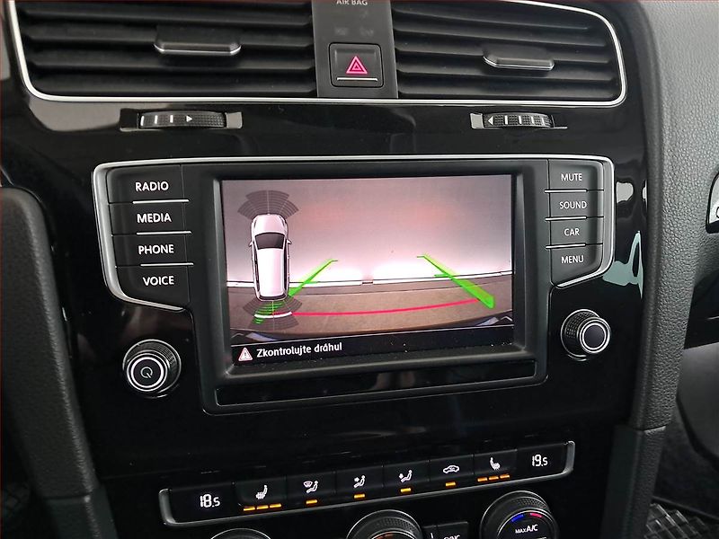 Volkswagen Golf (2016) 2.0 TDI, Serv.kniha, Xenony - fotka 13 z 17