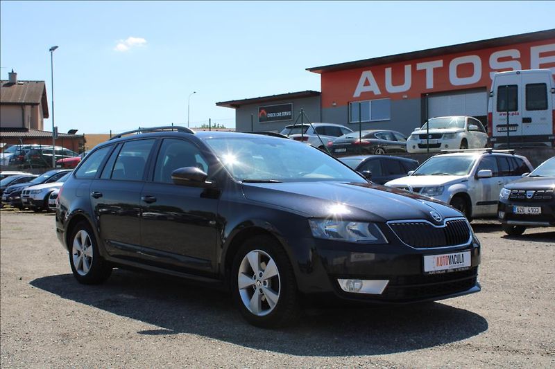 Škoda Octavia 1,6 TDi  DSG,STLYLE,SERVISKA - fotka 3 z 37
