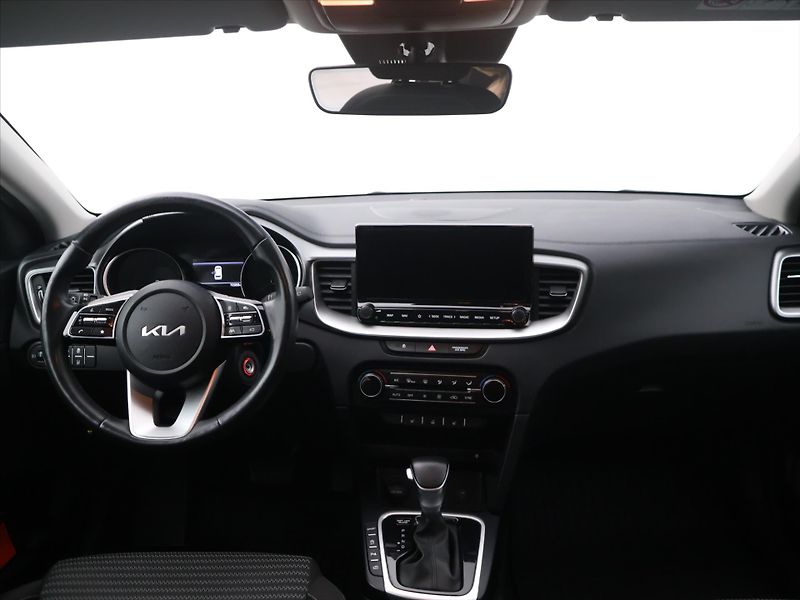 Kia Ceed SW 1,5 T-GDI 118kW TOP DCT CZ - fotka 22 z 30