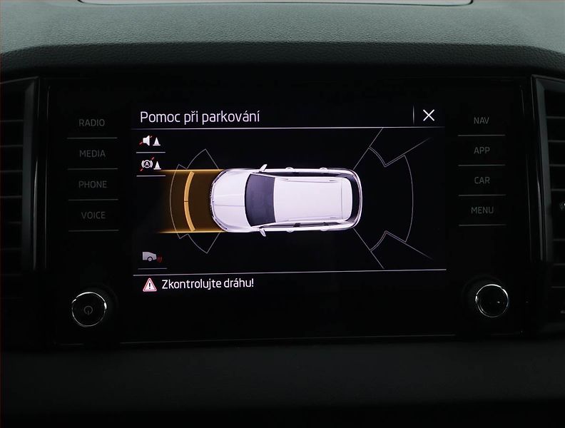 Škoda Karoq (2023) Sportline 1.5 TSI - fotka 15 z 16