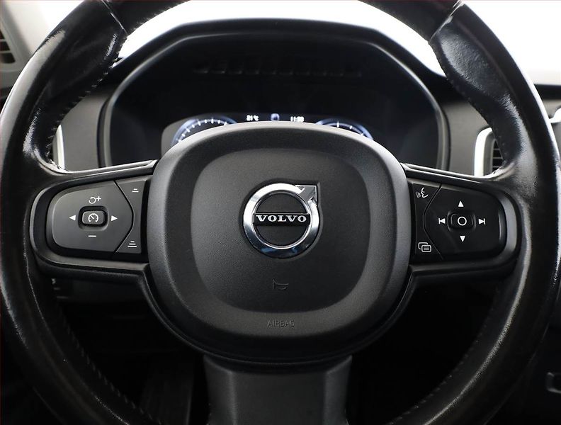 Volvo XC90 (2016) D4 - fotka 8 z 17
