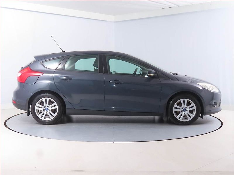 Ford Focus (2011) 1.6 i, Serv.kniha, Tempomat - fotka 6 z 13