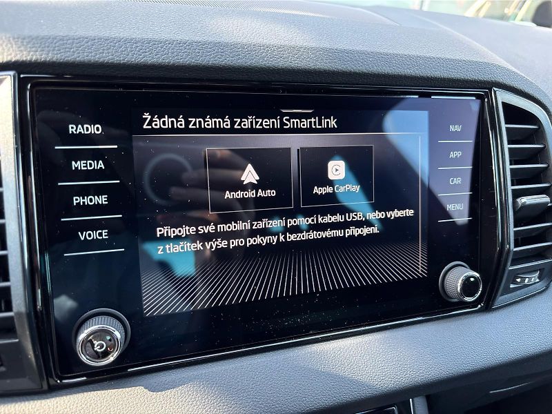 Škoda Karoq 1,5 TSI 110 kW SPORTLINE DSG - fotka 18 z 30