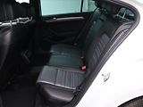 Volkswagen Passat 2,0 TDI 140kW DSG R-line CZ - náhled 12