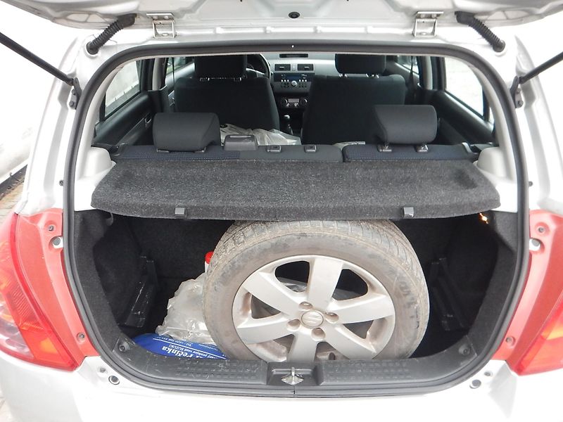 Suzuki Swift 1.3 GLX, ČR, DIGIKLIMA - fotka 14 z 28