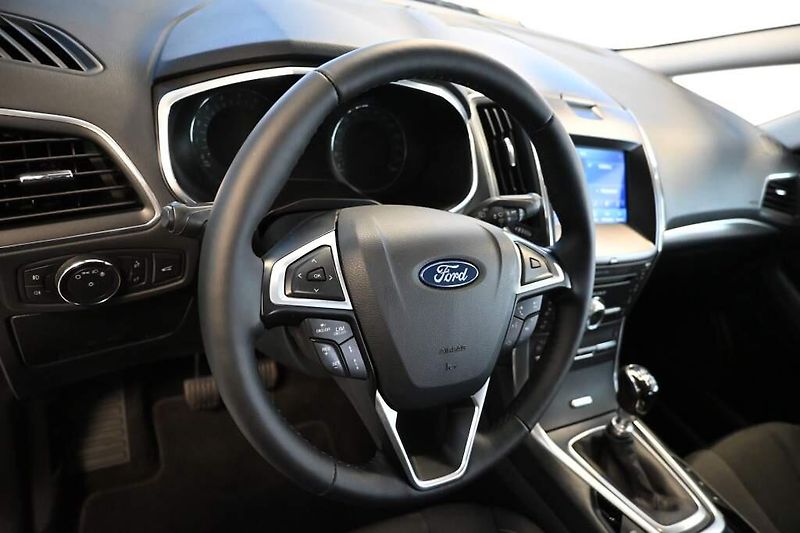 Ford S-MAX (2020) 2.0 LED SONY ACC 7 Míst Tažné - fotka 14 z 39