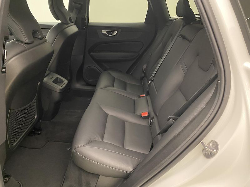 Volvo XC60 B4 AWD PLUS DARK AUT CZ 1.maj - fotka 5 z 58