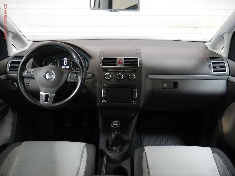 Volkswagen Touran (2014) 1.6 TDi, ČR, STK7/28 - fotka 8 z 20