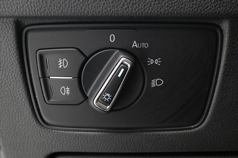 Volkswagen Passat 2,0 TDI 110 KW DSG Business Zá - fotka 27 z 32
