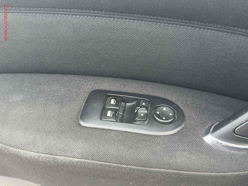 Peugeot 407 (2006) 2.2i, xenon, autoAC - fotka 11 z 18