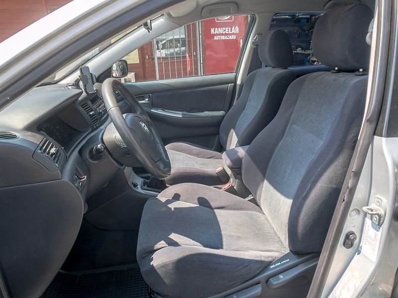 Toyota Corolla (2003) 2.0D 81KW – PO SERVISU - fotka 13 z 37