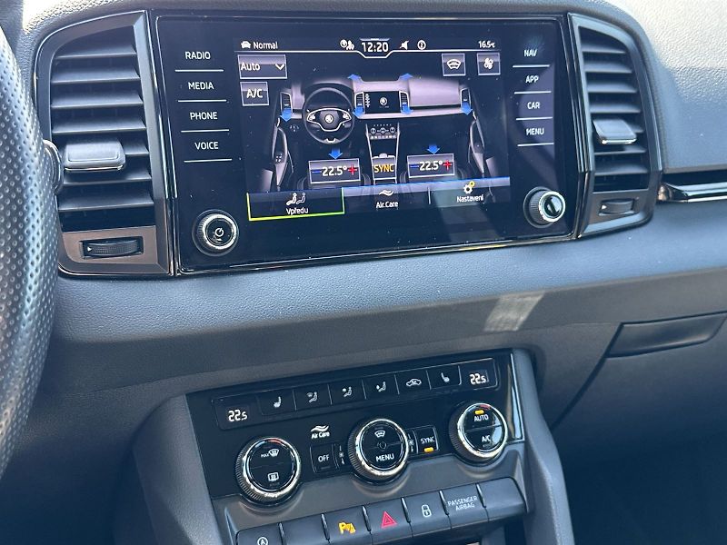Škoda Karoq (2022) 2.0 TDI Sportline - fotka 24 z 35