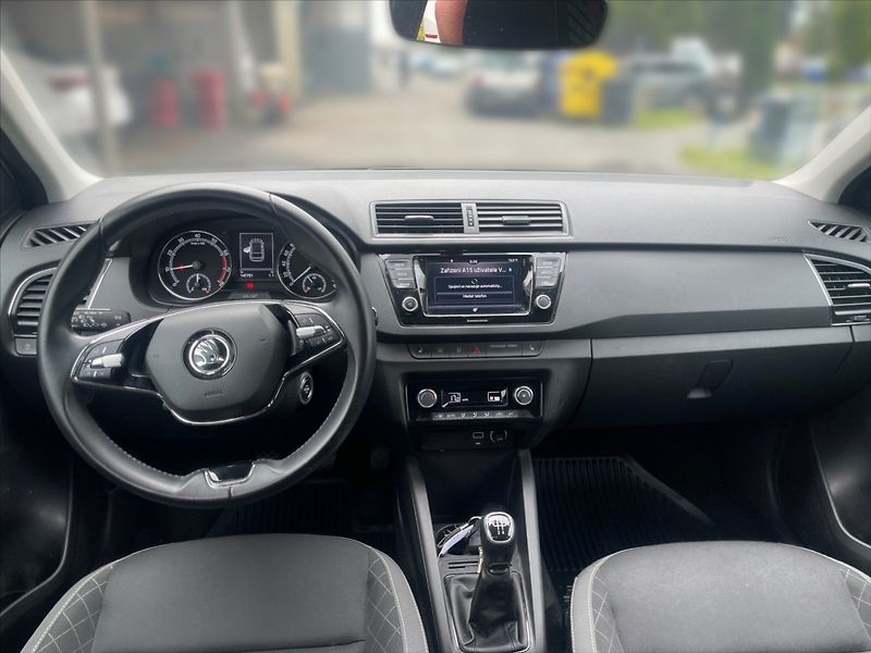 Škoda Fabia 1,0 TSI Ambition/výbava jako S - fotka 9 z 11