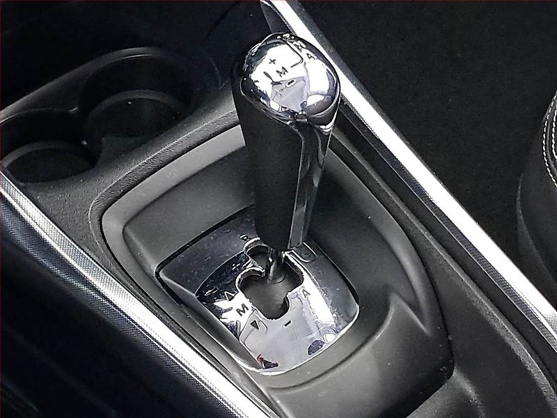 Peugeot 2008 (2014) 1.6 e-HDi, Automat, Tempomat - fotka 13 z 17