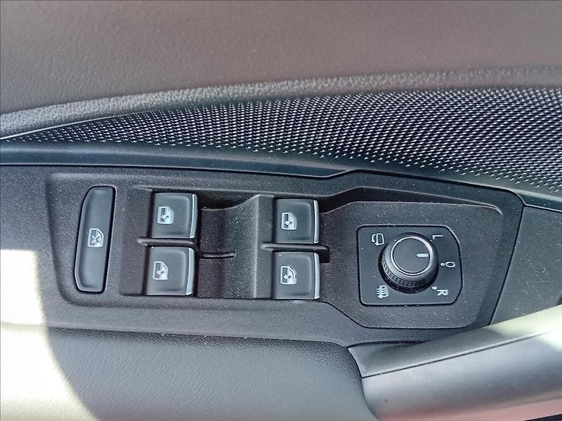Volkswagen Tiguan 2,0 TDi 142kW 7DSG 4Motion R-L - fotka 20 z 39