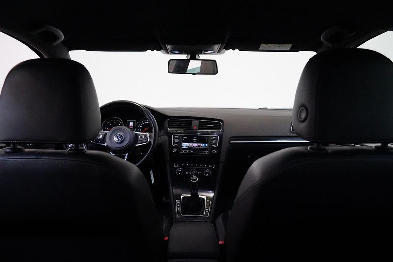 Volkswagen Golf - fotka 24 z 26
