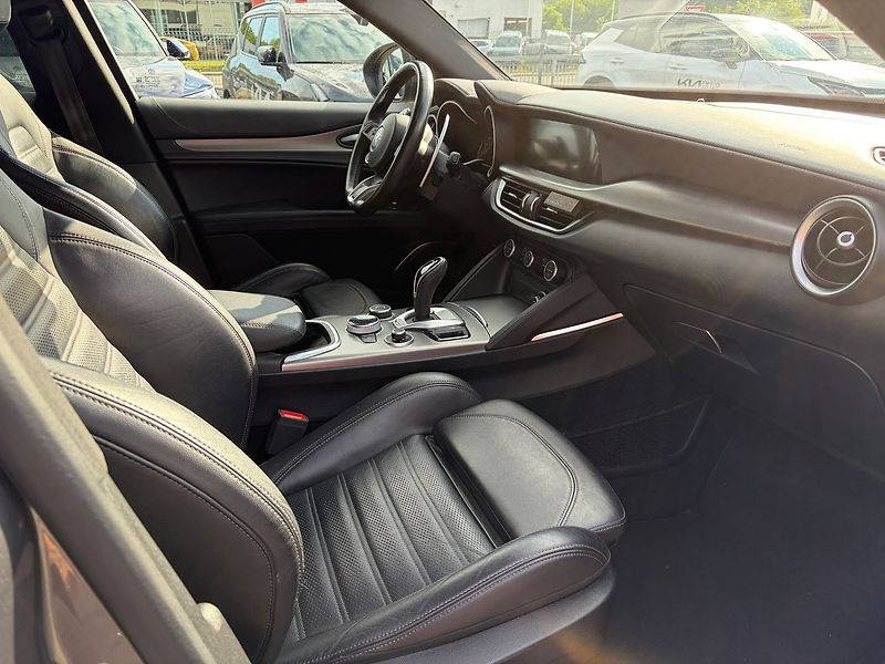 Alfa Romeo Stelvio 2.0T 280k AWD Veloce AT8 - fotka 7 z 10