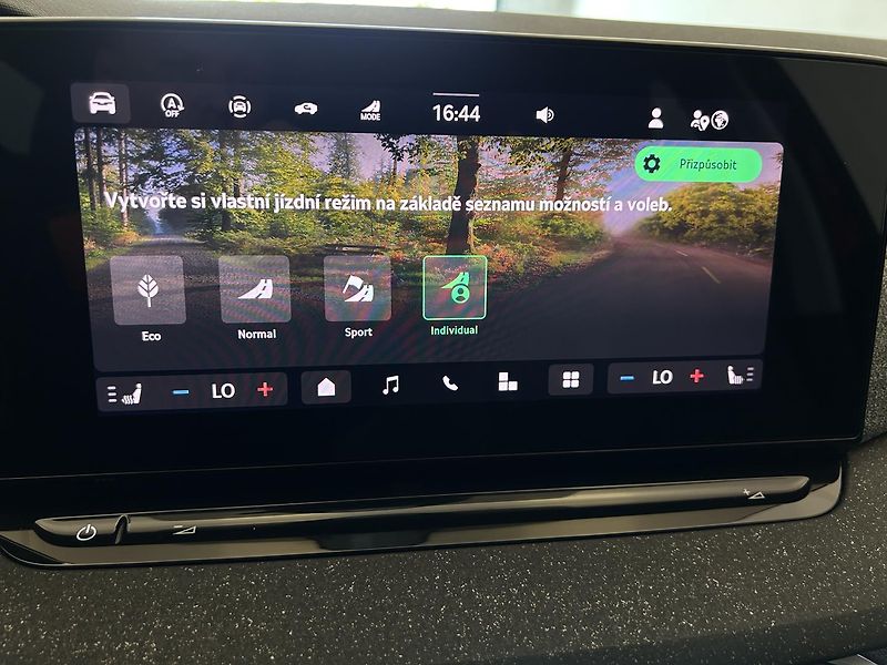 Škoda Octavia 1.5 TSI Top selection - fotka 15 z 24