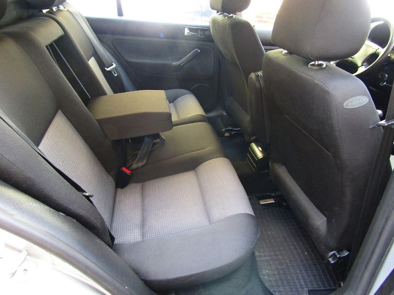 Volkswagen Golf (2002) 1.4 16V KLIMA FUNKČNÍ - fotka 24 z 34