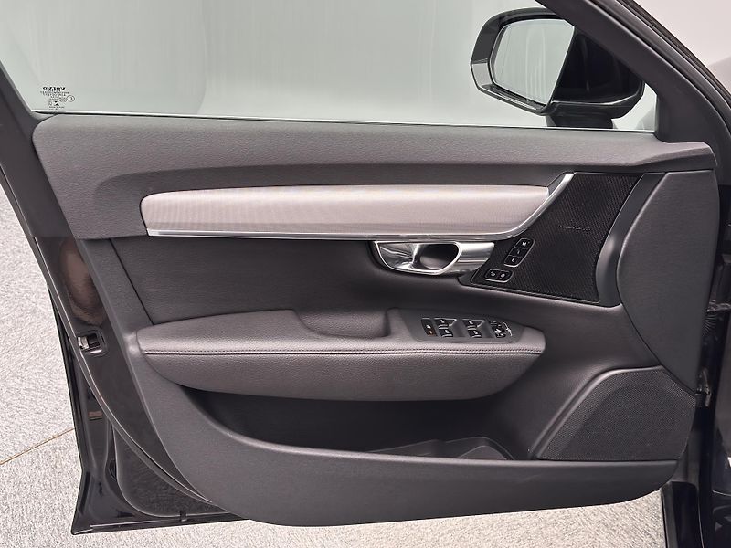 Volvo S90 B5 AWD MOMENTUM PRO  - fotka 17 z 45