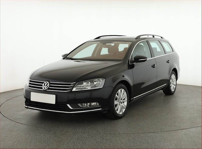 Volkswagen Passat (2011) Highline 2.0 TDI, Serv.kniha - fotka 2 z 17
