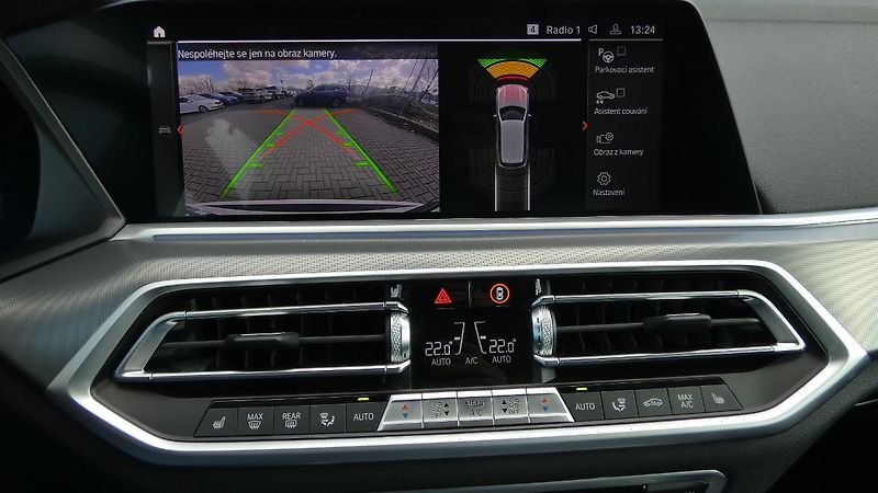 BMW X5 xDrive 40i - fotka 15 z 22