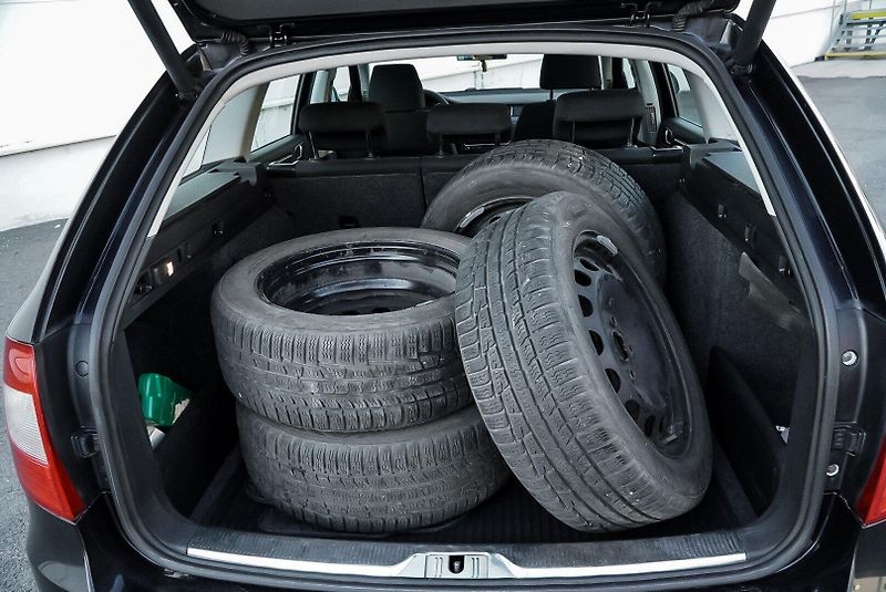 Škoda Superb (2013) 1.4 TSi 92kW Comfortline - fotka 27 z 27