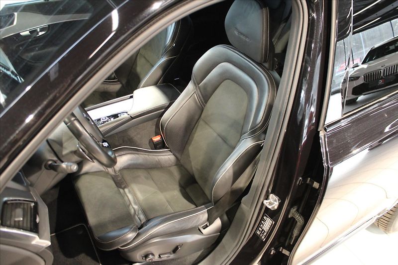 Volvo XC90 B5 AWD R Design PilotAssist/DP - fotka 10 z 32