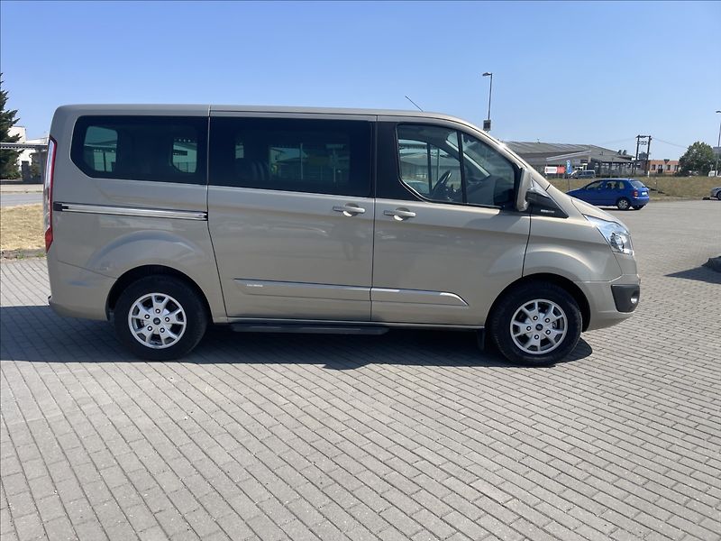 Ford Tourneo Custom 2,2 TDCi 114kw Titanium 8míst - fotka 5 z 37