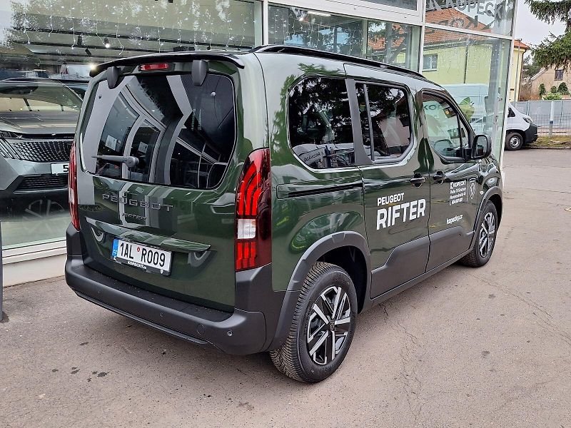 Peugeot Rifter (2025) ALLURE 1.2 PT 110k MAN6 - fotka 7 z 22