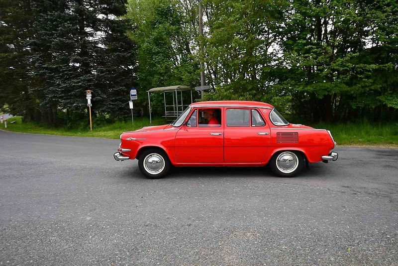 Historická vozidla a motorky projely v sobotu Českým lesem v rámci vyjížďky zvané Po pašeráckých stezkách.