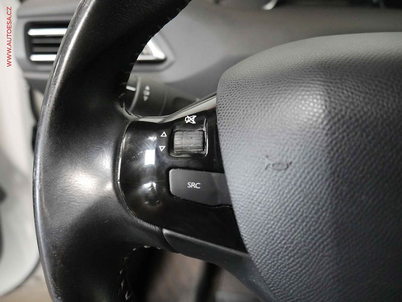 Peugeot 308 (2020) 1.5HDi, ČR, AC, tempo - fotka 15 z 17