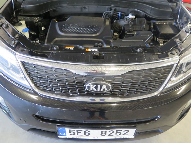 Kia Sorento (2013) 2.2CRDi,4x4,kamera,tažné - fotka 24 z 28