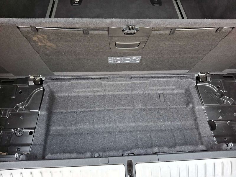 BMW Řada 5 530d xDrive AT Touring - fotka 19 z 71
