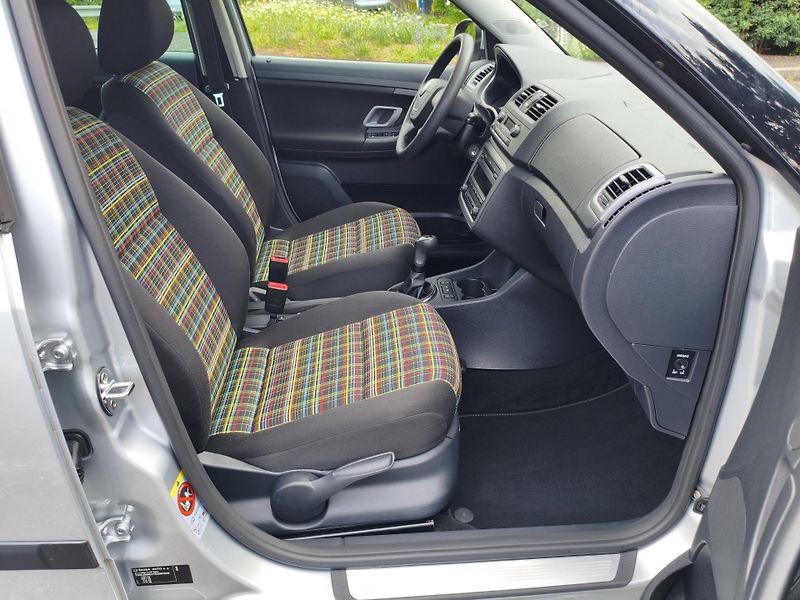 Škoda Fabia (2013) 1,2 TSI Style combi - fotka 14 z 32