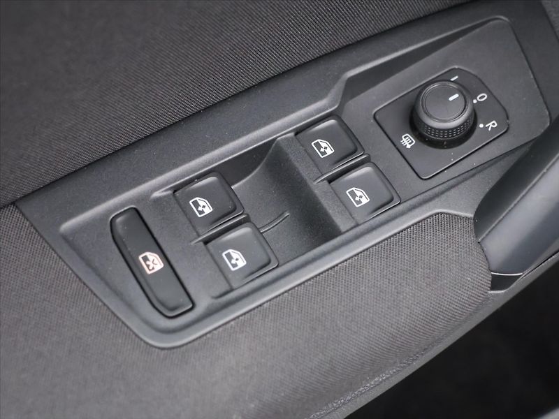 Volkswagen Tiguan 1,4 TSI 110kW DSG Serv.kniha - fotka 14 z 26