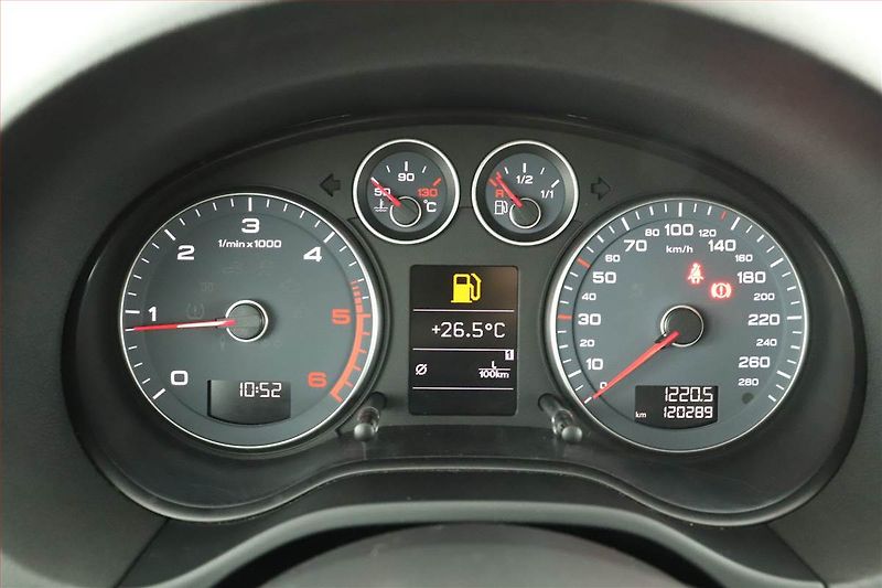 Audi A3 (2013) 1.6 TDI, Bi-Xenony, Tempomat - fotka 8 z 14