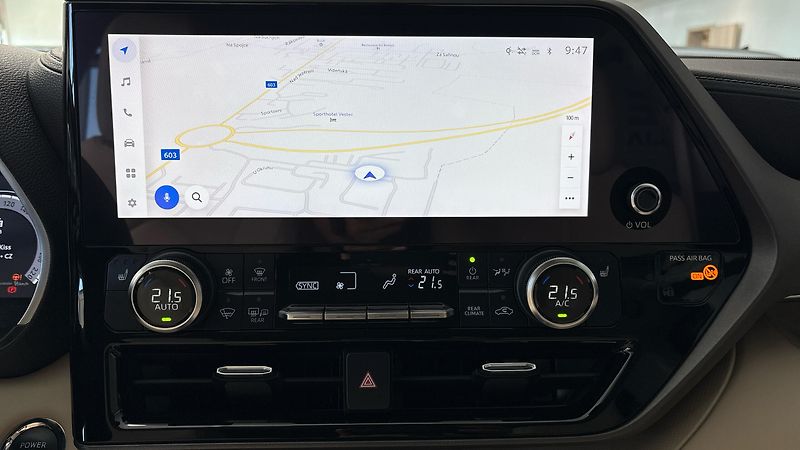 Toyota Highlander 2.5 Hybrid AUT 4x4 Prestige - fotka 31 z 33