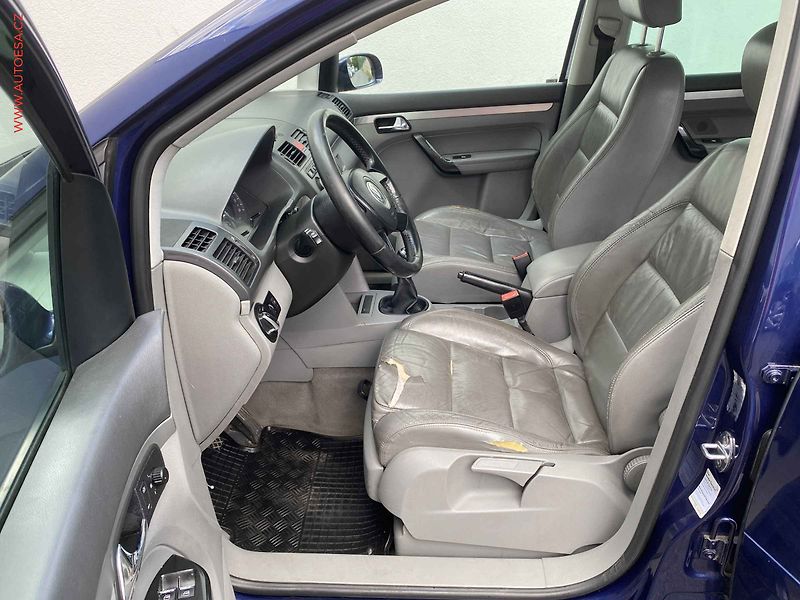 Volkswagen Touran (2004) 2.0TDi, AC, xenon - fotka 9 z 15