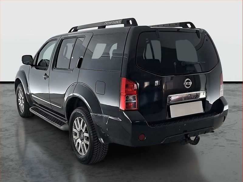 Nissan Pathfinder (2011) 2.5 dCi, 4X4, Automat, 7 míst - fotka 4 z 27