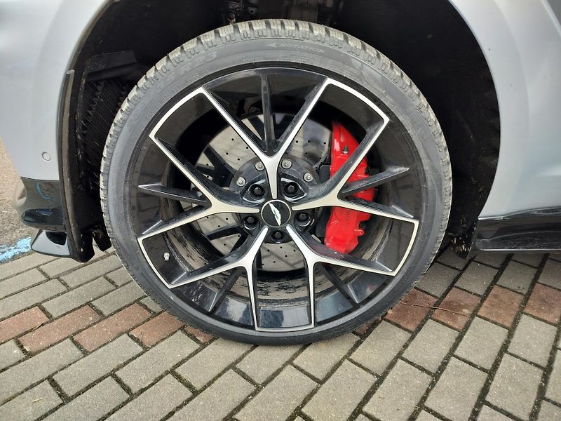 Aston Martin DBX 707 23