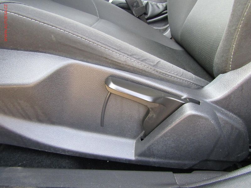 Ford Focus (2015) 1.6i, ČR, AC, STK12/27 - fotka 11 z 18