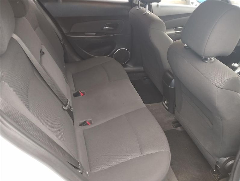 Chevrolet Cruze 1,7 96 KW - fotka 9 z 17