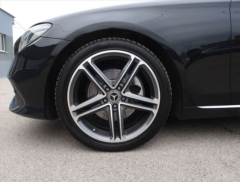 Mercedes-Benz Třídy E (2018) Avantgarde E 300 d - fotka 15 z 23