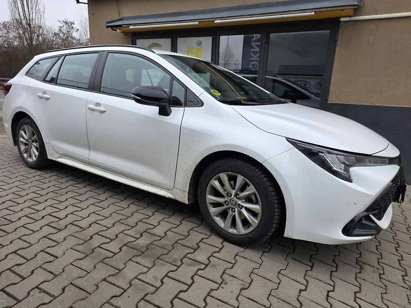Toyota Corolla 1.8-AUTOMAT-HYBRID - fotka 4 z 14