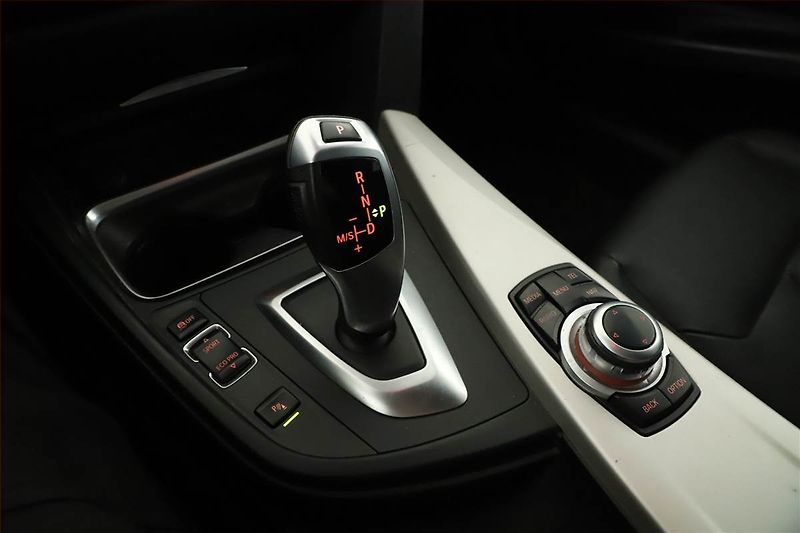 BMW Řada 3 (2014) 320 d xDrive, 4X4, Automat - fotka 10 z 17